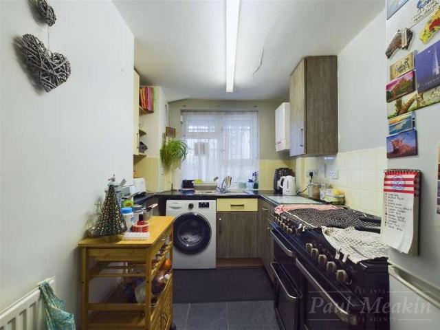 Flat for sale in London Borough of Croydon, Greater London