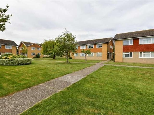 Flat for sale in The Bridge, Kent