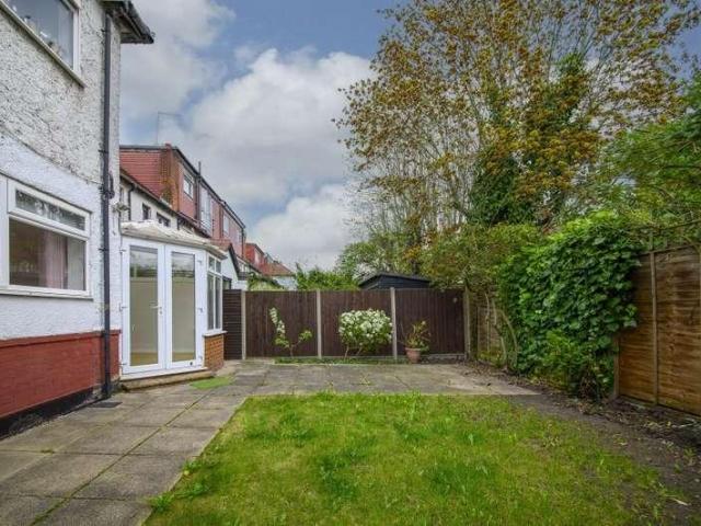 Flat for sale in Temple Fortune, Greater London