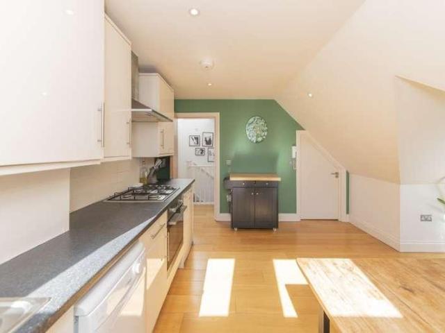 Flat for sale in Woodside Park, Greater London
