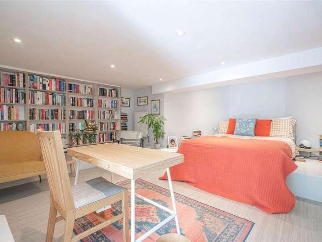 Flat for sale in Hornsey, Greater London
