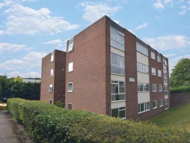 Flat for sale in London Borough of Croydon, Purley