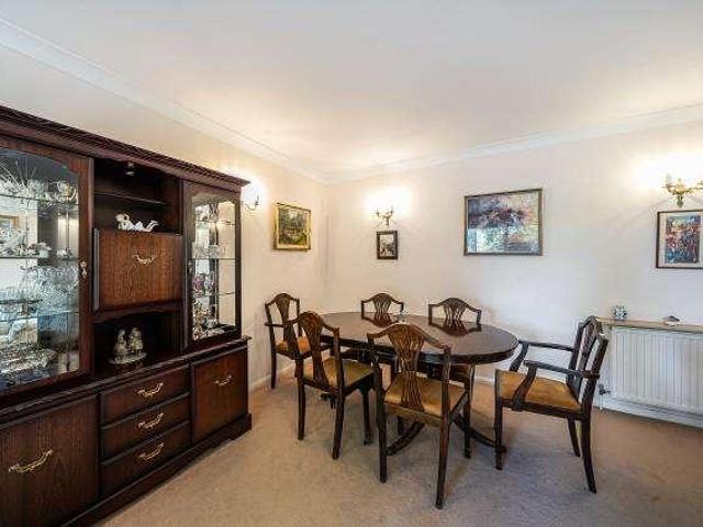 Flat for sale in West Finchley, Greater London