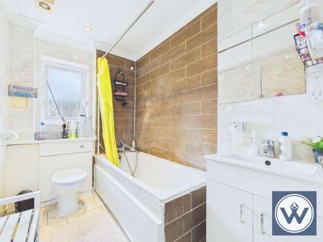 Flat for sale in Slough
