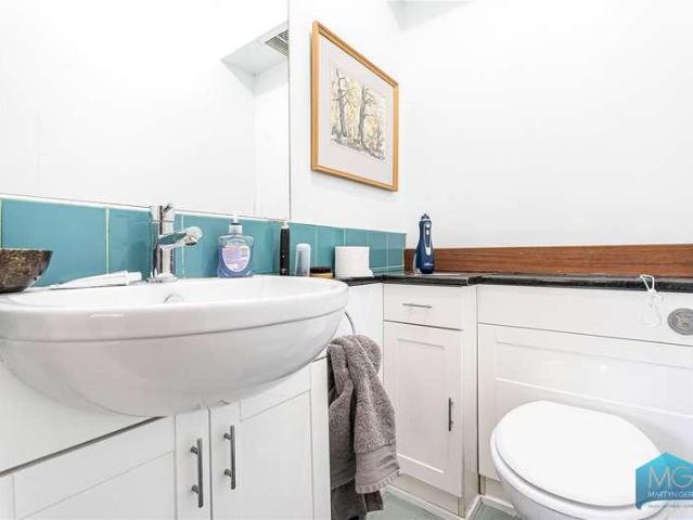 Flat for sale in Shepherd's Hill, Crouch End