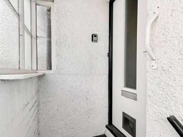 Flat for sale in Kingston Upon Thames, Royal Borough of Kingston upon Thames