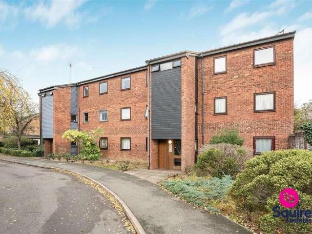 Flat for sale in Mill Hill, Greater London