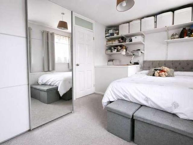 Flat for sale in Hatfield, Fretherne