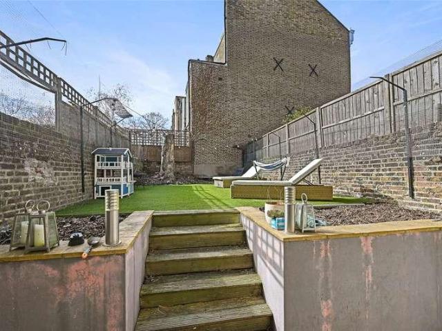 Flat for sale in London Borough of Hammersmith and Fulham, Greater London