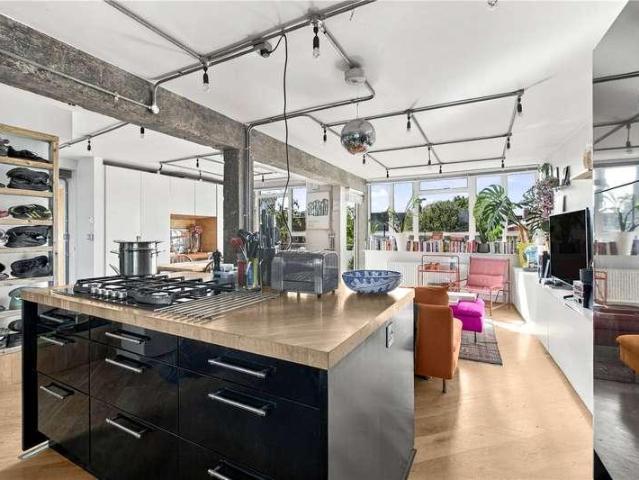 Flat for sale in Angel, Greater London