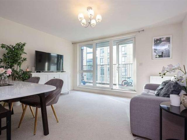 Flat for sale in Colindale, Greater London