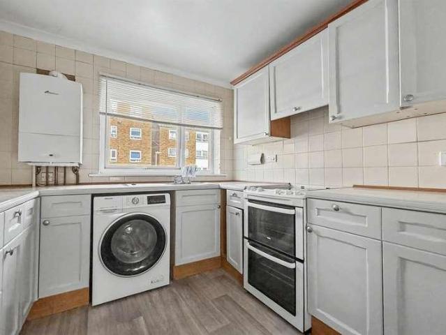 Flat for sale in Sleepers' Hill, Winchester