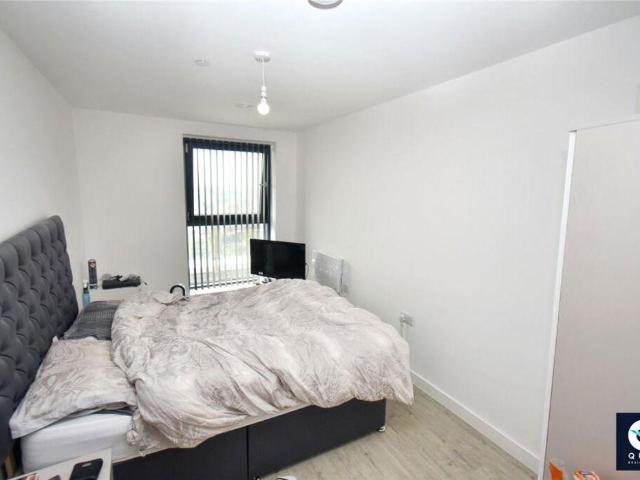Flat for sale in Salford Quays, Salford