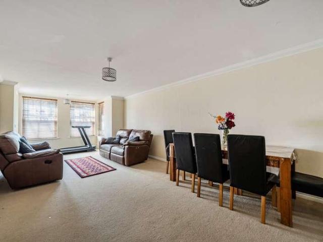 Flat for sale in East Wichel, Rodbourne