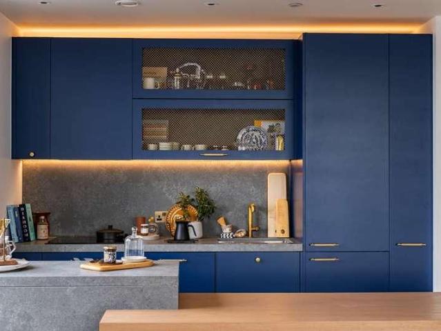 Flat for sale in E14, London