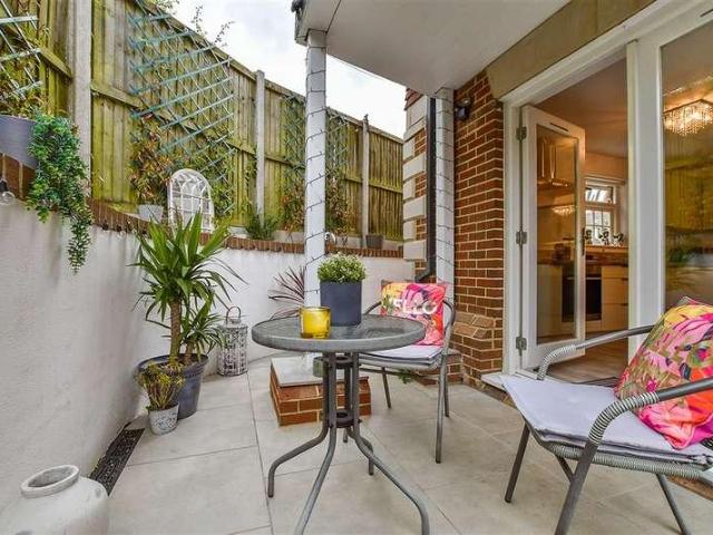 Flat for sale in Brook Street, Bourne Vale