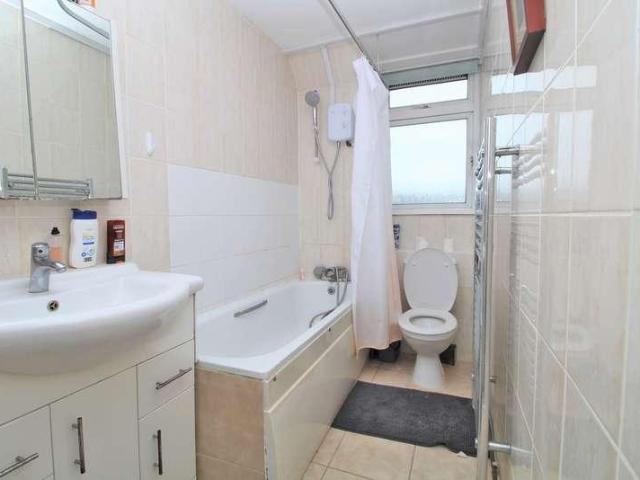 Flat for sale in Round Hill, Brighton & Hove