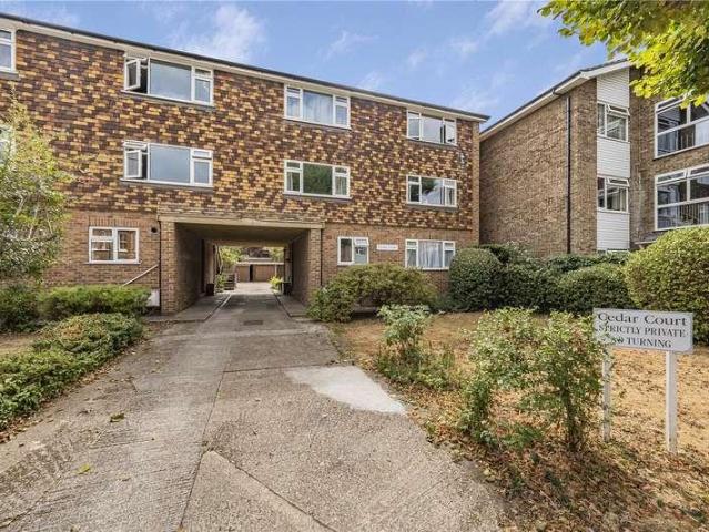 Flat for sale in New Malden, Greater London