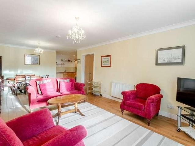 Flat for sale in Barnton, Scotland