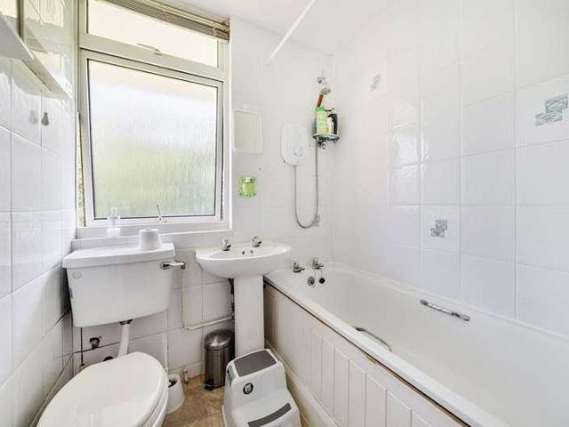 Flat for sale in Batchworth