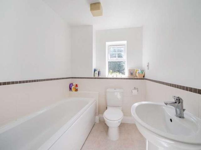 Flat for sale in Elvetham Heath, Hart