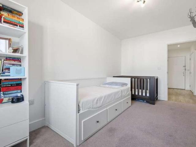 Flat for sale in Debden Green, Epping