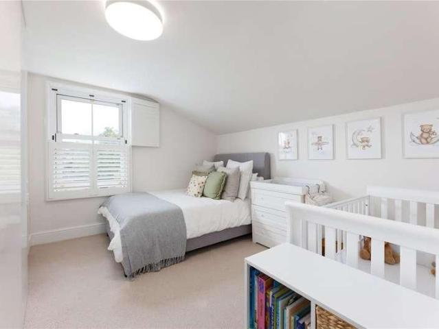 Flat for sale in London Borough of Wandsworth, Greater London