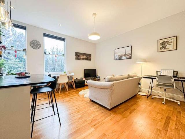 Flat for sale in Calderstones