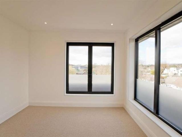 Flat for sale in Chingford, Greater London