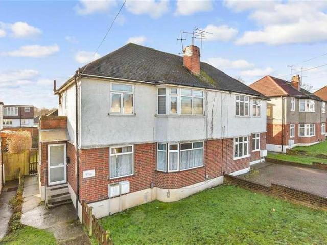 Flat for sale in Petts Wood, Greater London