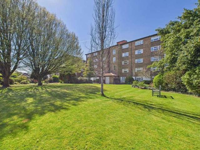 Flat for sale in West Worthing, Worthing