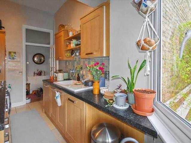 Flat for sale in London Borough of Hounslow, Greater London