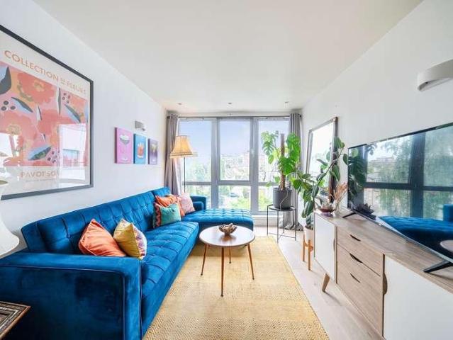 Flat for sale in Archway, Greater London