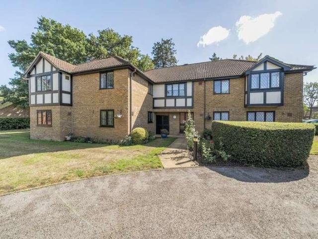 Flat for sale in Old Windsor