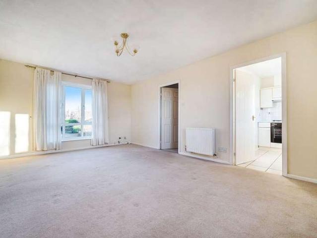 Flat for sale in Yate Rocks, Yate