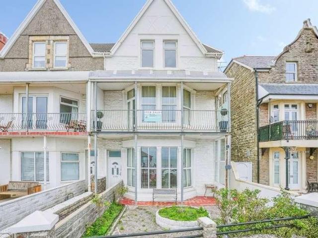 Flat for sale in Porthcawl, Nottage