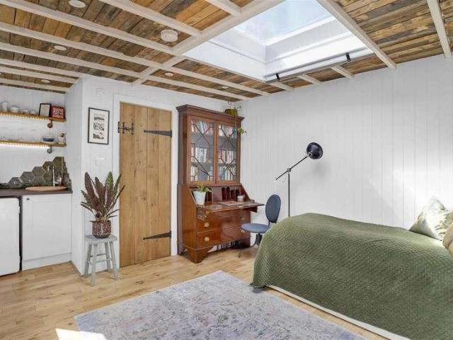 Flat for sale in London Borough of Lambeth, Greater London
