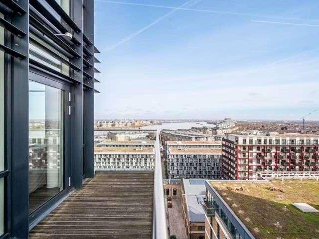 Flat for sale in Glyndon, Greater London
