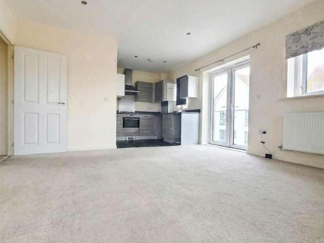 Flat for sale in South Ockendon, Essex