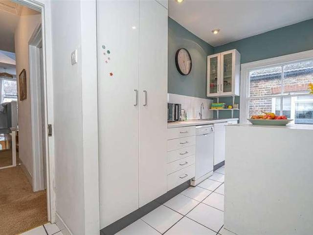 Flat for sale in Hornsey, Greater London