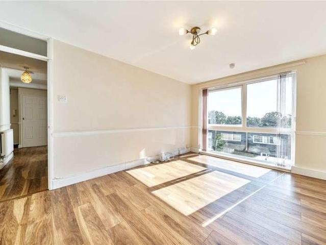 Flat for sale in London Borough of Croydon, Greater London