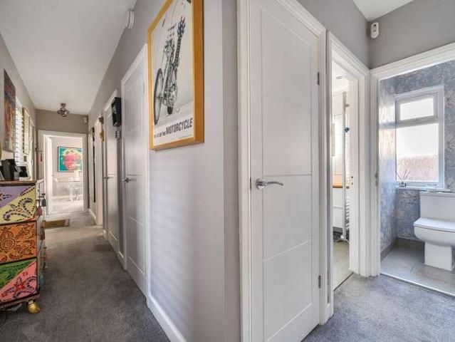 Flat for sale in Hendon, Greater London