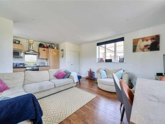 Flat for sale in Westborough, Surrey