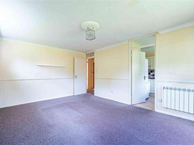 Flat for sale in Woodhall Farm, Pouchen End