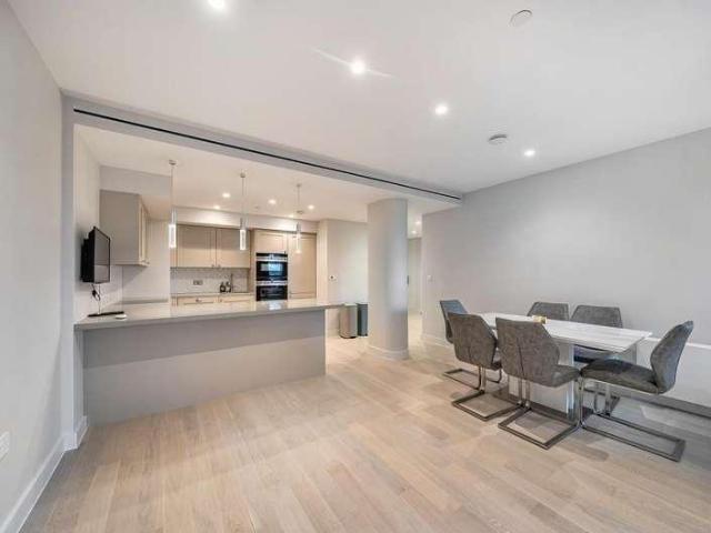 Flat for sale in Little Stanmore, Greater London