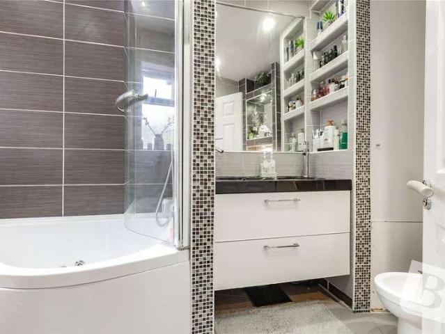 Flat for sale in Dagenham, Greater London