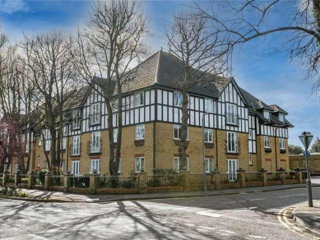 Flat for sale in North Shoebury, Alton Barnes