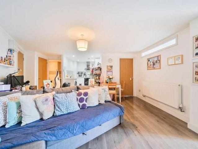 Flat for sale in Spring Vale, Hampshire