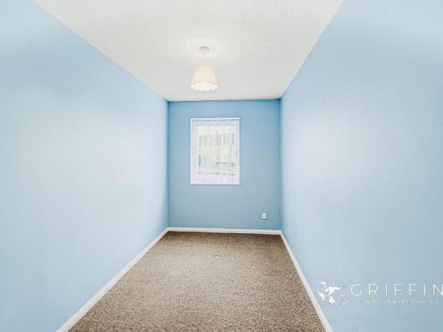 Flat for sale in South Ockendon, Essex