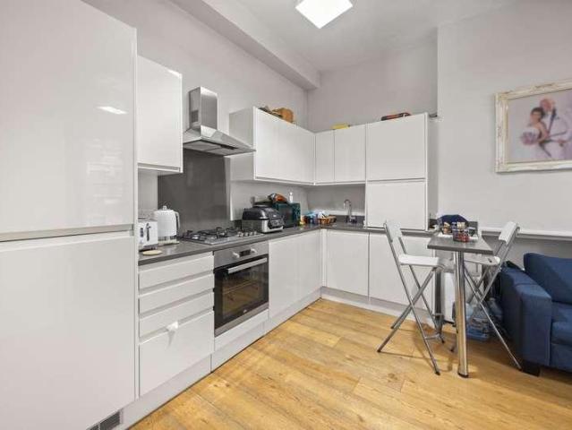 Flat for sale in West Hampstead, Greater London